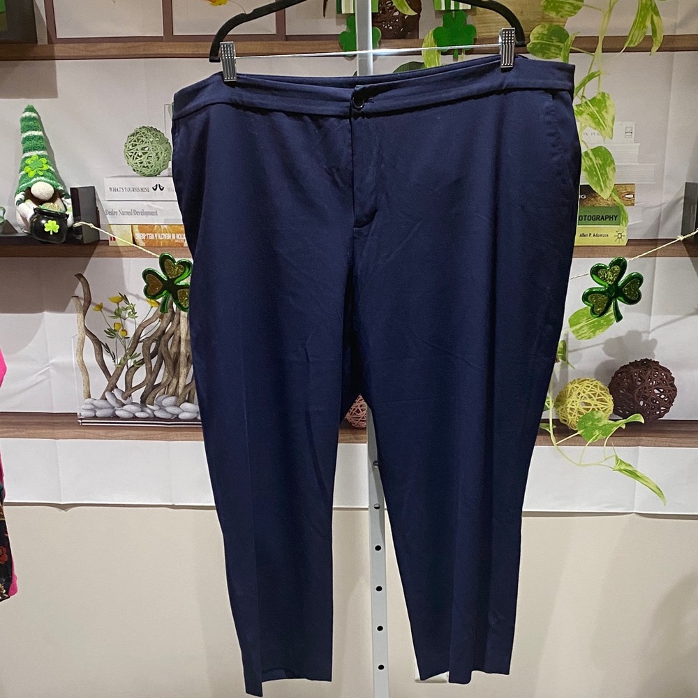 Ralph Lauren Women's Navy Capris size 22 W. A little wear in crotch area.
